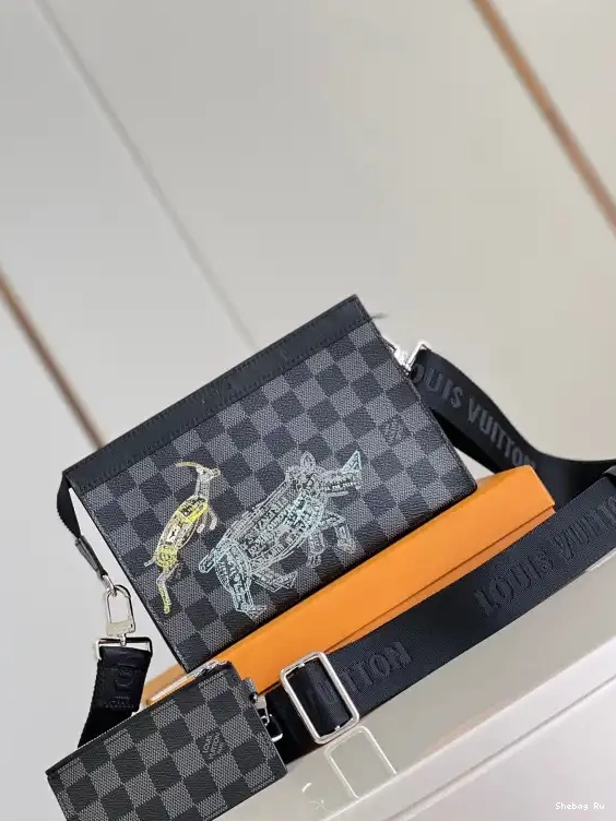 WEARABLE LOUIS GASTON VUITTON 0603